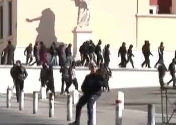 Μολότοφ και ένταση στο Σύνταγμα στην πορεία για τον Γρηγορόπουλο