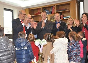 Kάλαντα στον δήμαρχο Γ. Θωμάκo