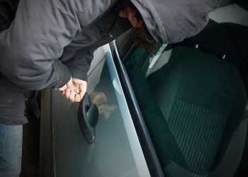Συνελήφθησαν 18χρονοι για διαρρήξεις αυτοκινήτων στο Μαρούσι