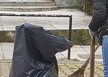 «Με μια σκούπα και μια σακούλα εξοπλίζουν την Οδοκαθαριότητα»