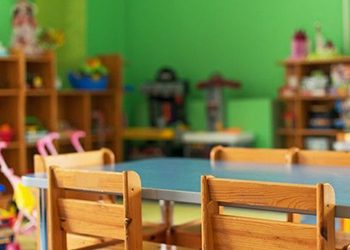 «Κανένα παιδί εργαζόμενης οικογένειας εκτός βρεφονηπιακών»