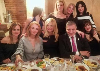 «Ας υποδεχτούμε τη νέα χρονιά με κινήσεις «ματ» σε όλα τα επίπεδα»