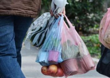 Τέλος από σήμερα στις δωρεάν πλαστικές σακούλες