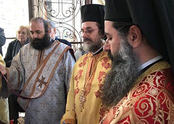 Θεία Λειτουργία στο παρεκκλήσι του Αγίου Τρύφωνα