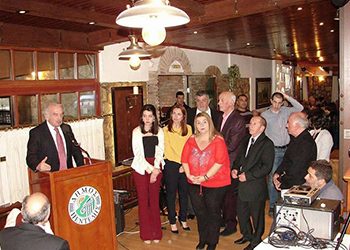 O Δήμαρχος στην κοπή της πίτας του Εθελοντικού Κλιμακίου