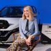 Η Margot Robbie, πρέσβειρα Ηλεκτροκίνητων Οχημάτων της Nissan
