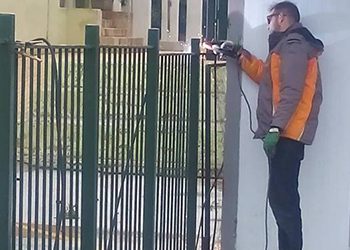 Εργασίες στο 1ο Δημοτικό σχολείο Νέας Ερυθραίας