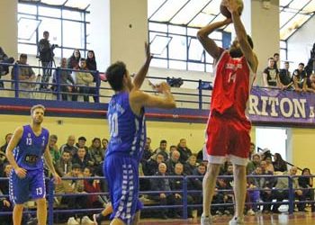 Δεν τα κατάφερε ο Πανερυθραϊκός στο ντέρμπι με τον Τρίτωνα