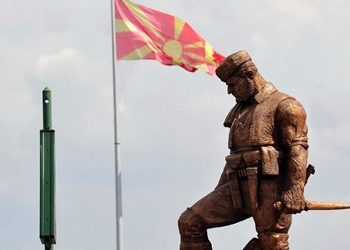 Απομακρύνονται μνημεία αλυτρωτισμού από τα Σκόπια