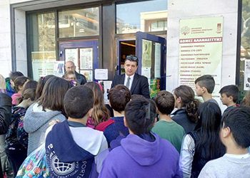 Ξενάγηση μαθητών στις κοινωνικές δομές από τον Δήμαρχο