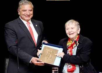 Επίτιμη Δημότης Αμαρουσίου η Ελένη Γλύκατζη Αρβελέρ