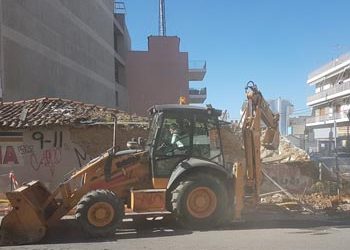 Ο Δήμος γκρέμισε το επικίνδυνο κτίσμα στην οδό Δωδεκανήσου