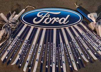 Οι εργαζόμενοι της Ford προσφέρουν λαμπάδες στα παιδιά του Χατζηκυριάκειου Ιδρύματος