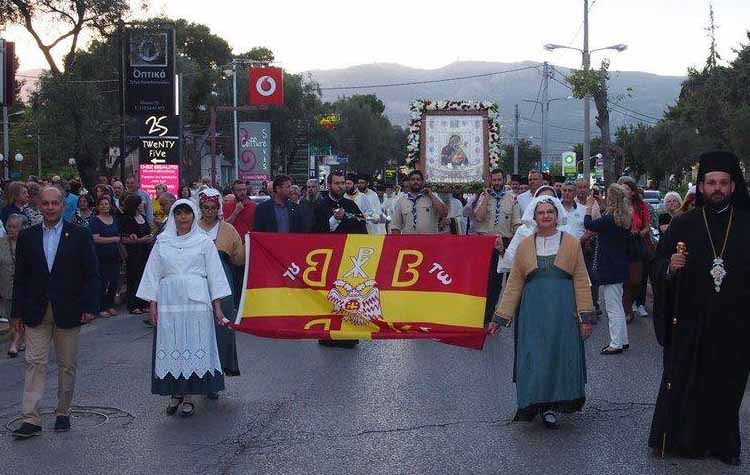 Περιφορά ιερών εικόνων στην Αγία Τριάδα