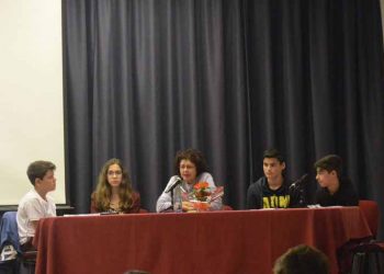 «Ανακρίνοντας»  την Ευγενία Φακίνου