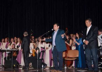 Παρών σε όλες τις πολιτιστικές εκδηλώσεις στο Δημοτικό Θέατρο ο Δήμαρχος