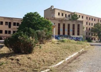 Ξεκίνησαν οι εργασίες αποψίλωσης και καθαρισμού του νέου χώρου της λαϊκής αγοράς