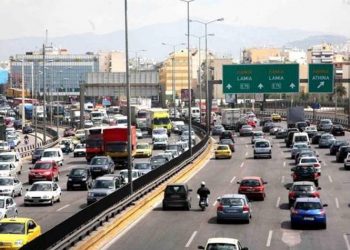 Κηφισός: Νταλίκα έπεσε πάνω σε δύο οχήματα -Δύο νεκροί