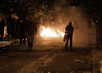 Χ. Τρικούπη: Επίθεση με μολότοφ κατά διμοιρίας των ΜΑΤ