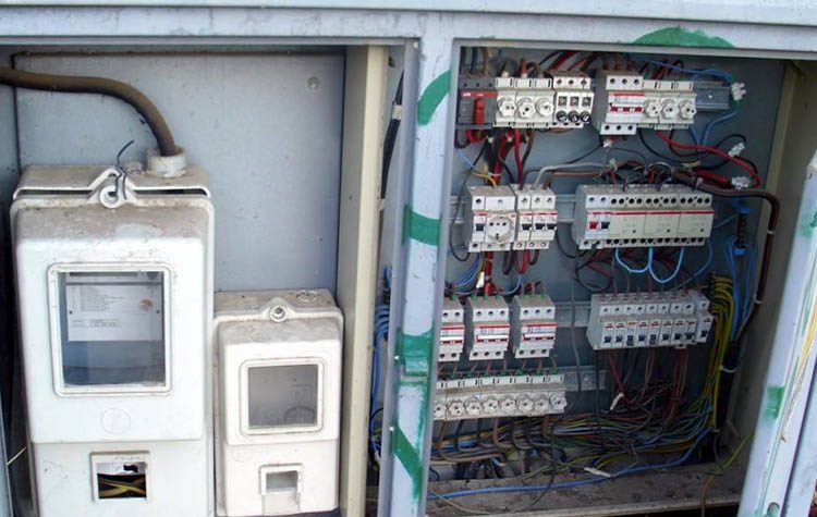 Αιτήσεις επανασύνδεσης ρεύματος και εφάπαξ χρηματικό βοήθημα