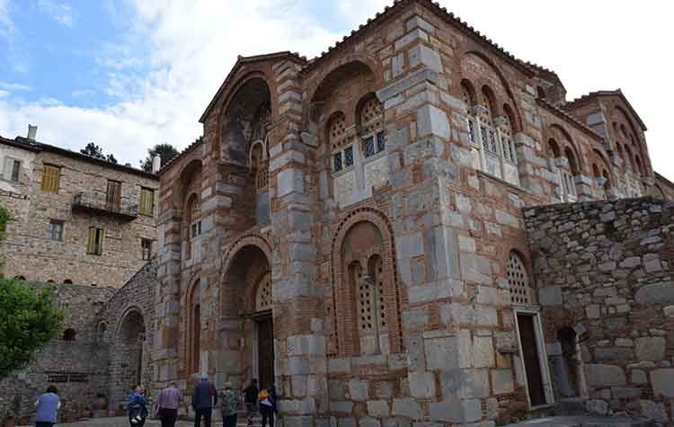 Οι Κρήτες της Πεύκης στο μαρτυρικό Δίστομο