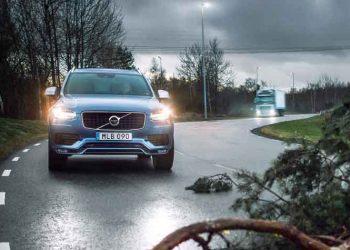 Η Volvo Cars και η Volvo Trucks μοιράζονται live δεδομένα για την οδική ασφάλεια