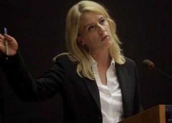 Ξέσπασμα Δούρου: «Ευθύνες δημάρχων για τα απορρίμματα»