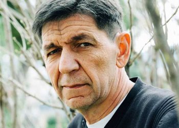 Γεράσιμος Σκιαδαρέσης: «Θα έκανε καλό να μπει η Τέχνη στη Βουλή»