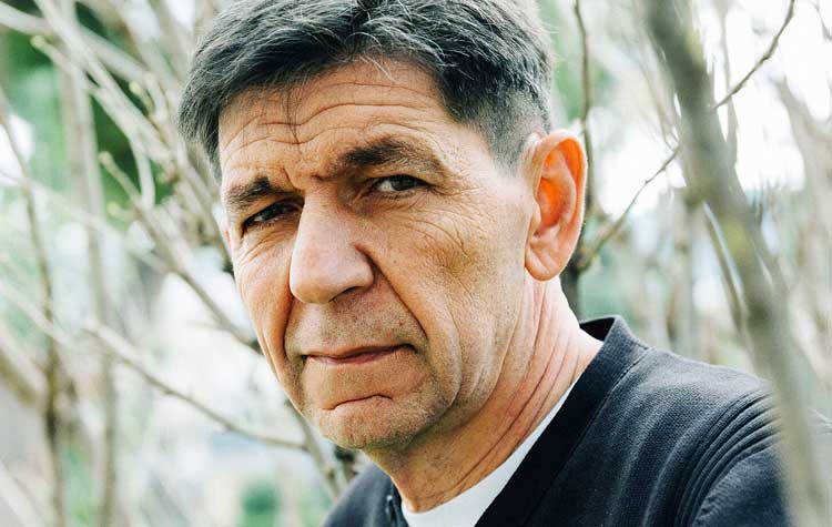 Γεράσιμος Σκιαδαρέσης: «Θα έκανε καλό να μπει η Τέχνη στη Βουλή»