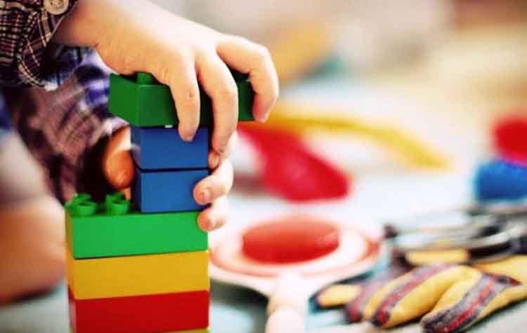 «Προσχολικά» βέλη κατά Πατούλη και Δημοτικού Συμβουλίου