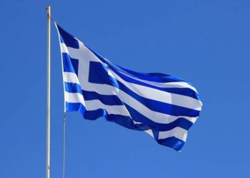 Άγνωστοι έκαψαν ελληνική σημαία στο Άλσος Κηφισιάς