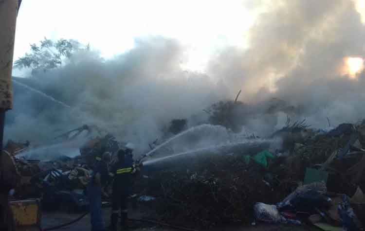 Φωτιά σε υπαίθριο χώρο στην οδό Μεσογείων