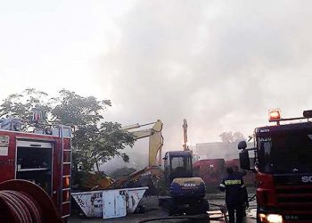 «Μεταφόρτωση» ευθυνών μετά τη φωτιά στην οδό Μεσογείων 116