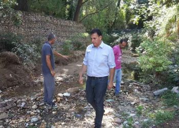 Συνεχίζονται οι καθαρισμοί και ψεκασμοί ρεμάτων στη βόρεια Αθήνα