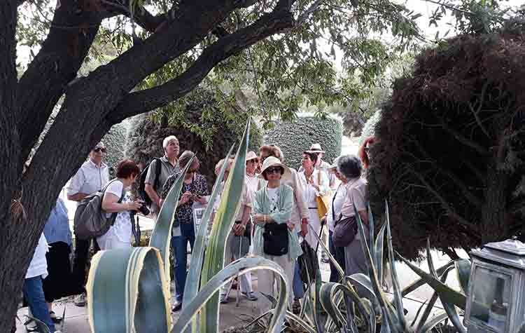 Ξενάγηση των Φίλων του Μουσείου Μπενάκη στο Κοιμητήριο Κηφισιάς