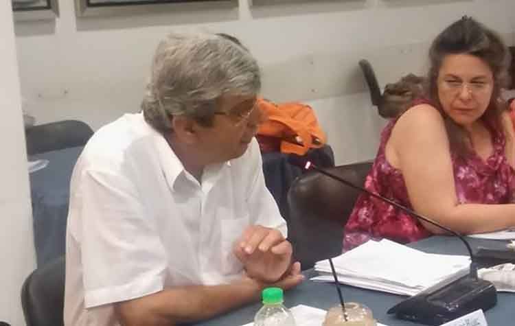 «Ιδιωτικοποιήσεις, έργα βιτρίνας, πελατειακές σχέσεις»
