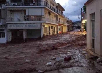 Mάνδρα: Πλημμύρισαν σπίτια - Ποτάμια οι δρόμοι