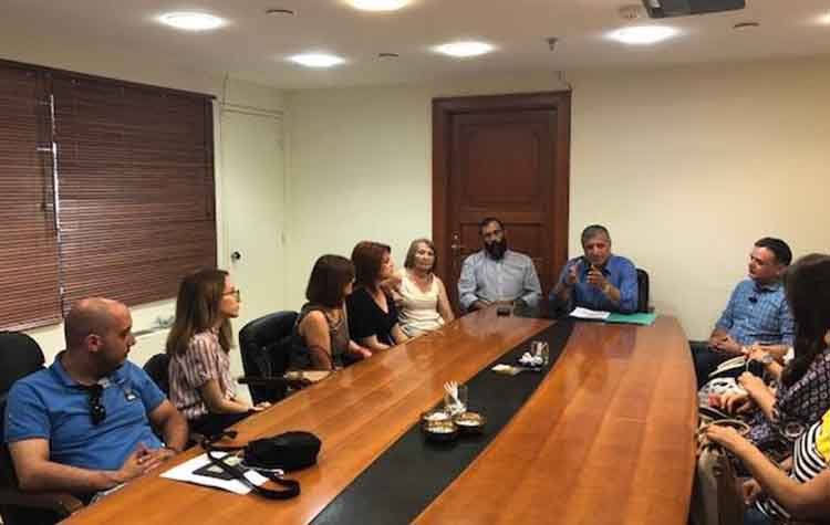 Νέοι εργαζόμενοι σε Παιδικούς και Κοινωνικό Φαρμακείο