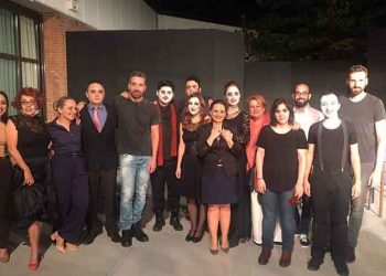 Θερμό χειροκρότημα για την παράσταση «Έξι πρόσωπα ζητούν συγγραφέα»