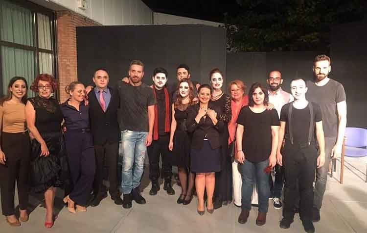 Θερμό χειροκρότημα για την παράσταση «Έξι πρόσωπα ζητούν συγγραφέα»