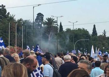 Σύνταγμα: Επεισόδια στο συλλαλητήριο για τη Μακεδονία