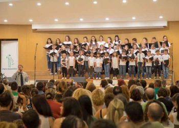 Εντυπωσιακή 1η χορωδιακή συνάντηση των Δημοτικών Σχολείων