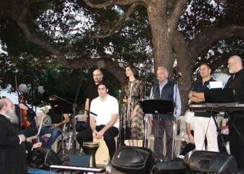 H πλατεία Αγίου Γεωργίου γέμισε με… «Άρωμα Σμύρνης»