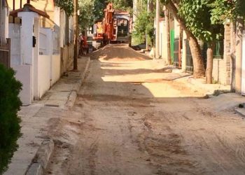 Προχωρούν οι εργασίες αγωγών ομβρίων και ασφαλτόστρωσης