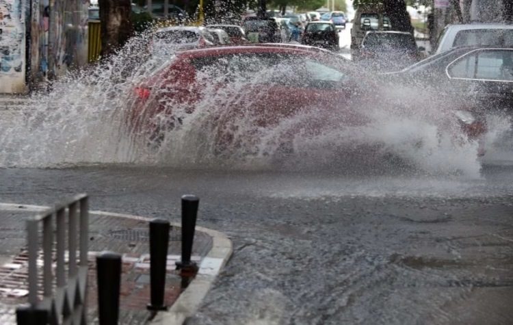 Πλημμύρισε και η Λεωφόρος Πεντέλης
