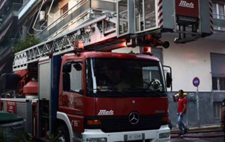 Φωτιά σε ξυλουργείο στην Κηφισιά