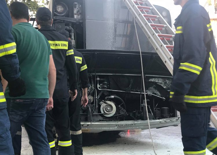 Φωτιά σε λεωφορείο του ΟΑΣΑ στην πλατεία Κηφισιάς