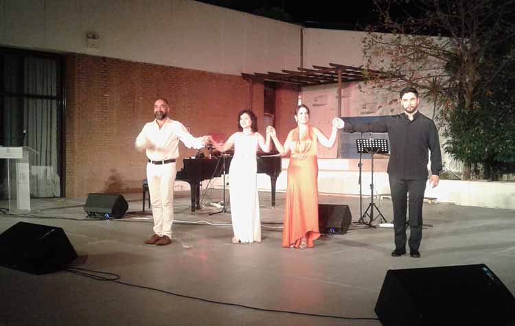 «Γκαλά Όπερας» στο κατάμεστο Αίθριο του Δήμου