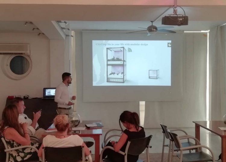 «Σερβιρίστηκε» ο τελευταίος καλοκαιρινός καφές επιχειρηματικότητας