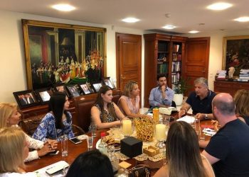 Ευρεία σύσκεψη για συντονισμό της βοήθειας στους πυροπαθείς